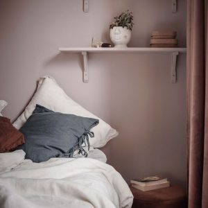 scandinavian-feeling-cozy-bedroom-cozy-pink-1