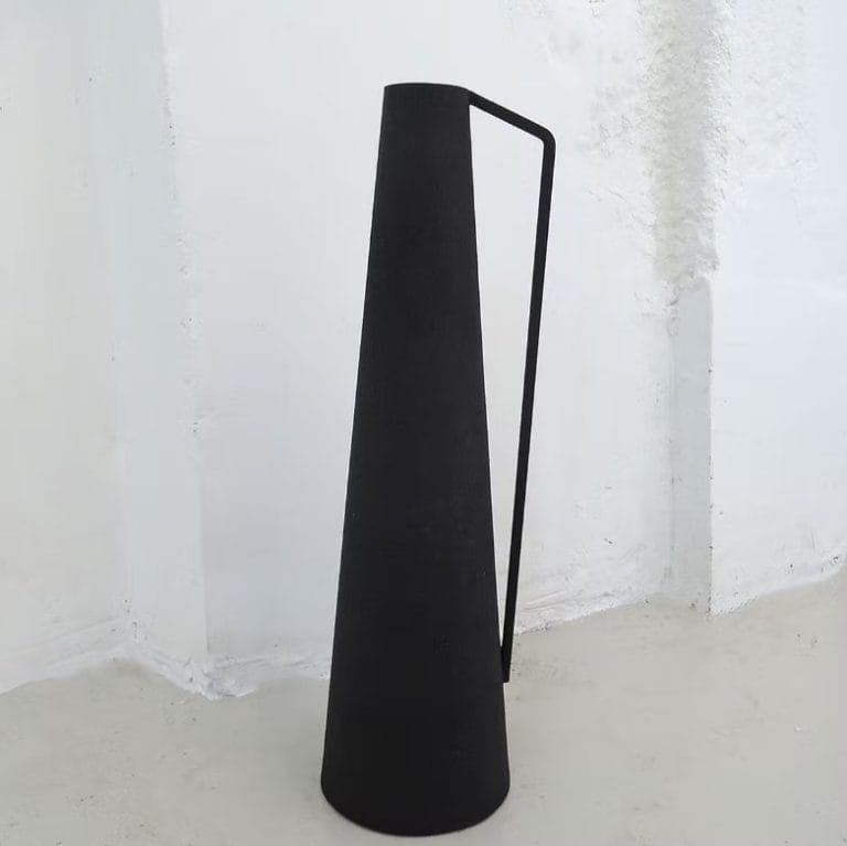 Conical Black, vaza