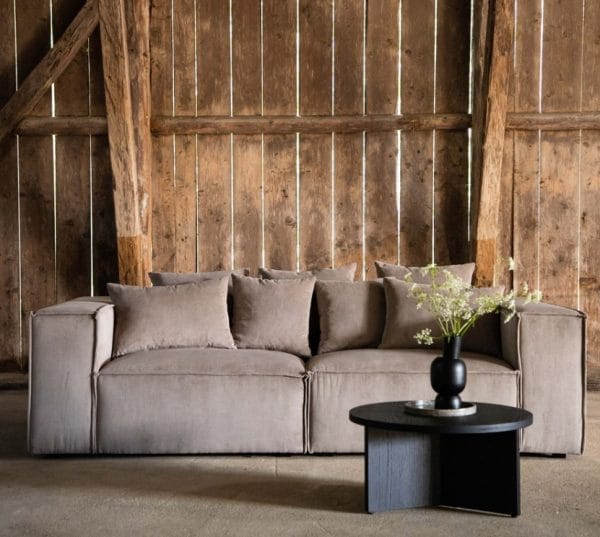 Gillholmen Brown sofa – švelnus mančesterio audinys, ruda spalva, trijų vietų sofa