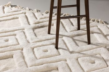 Dahlia White vilnonis kilimas 400x300, stačiakampis, šviesiai kreminis, su kutais, elegantiškas interjero akcentas