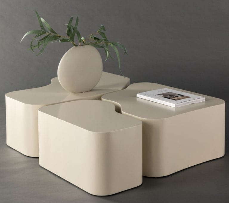 Nordland, kavos staliukų komplektas – trijų dalių beige MDF staliukai, moduliniai ir stilingi