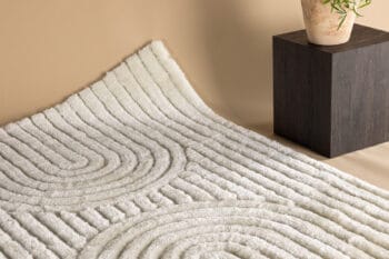 Niklas White kilimas – stačiakampis, 290x200 cm, baltos spalvos, tekstūruotas poliesterio paviršius