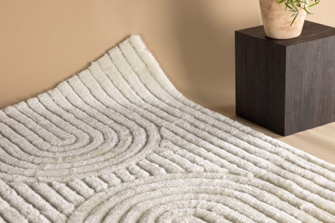 Niklas White kilimas – stačiakampis, 290x200 cm, baltos spalvos, tekstūruotas poliesterio paviršius