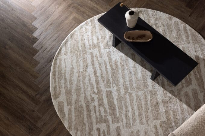 Milos Beige apvalus kilimas – 200 cm skersmens, baltos ir smėlio spalvų raštas, skandinaviško stiliaus