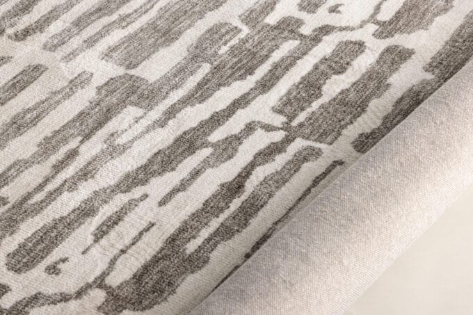 Milos Grey stačiakampis kilimas – pilkos ir baltos spalvos, 395x295 cm, trumpas pluoštas, modernus dizainas