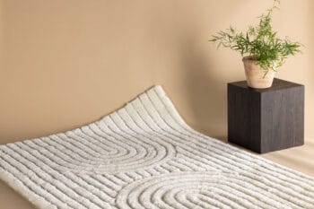 Niklas White kilimas – stačiakampis, 230x160 cm, baltos spalvos, tekstūruotas poliesteris