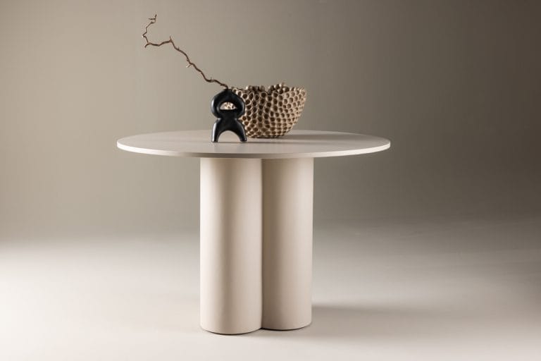 Olivia Beige valgomojo stalas – apvalus, trijų kolonų pagrindas, beige spalva