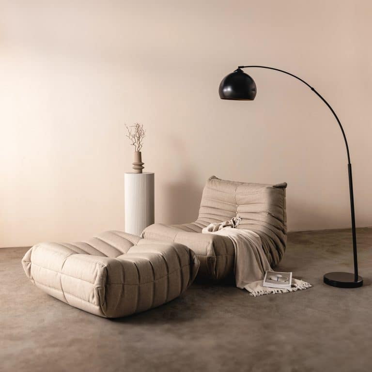Fugue Beige, laisvalaikio krėslas su pufu