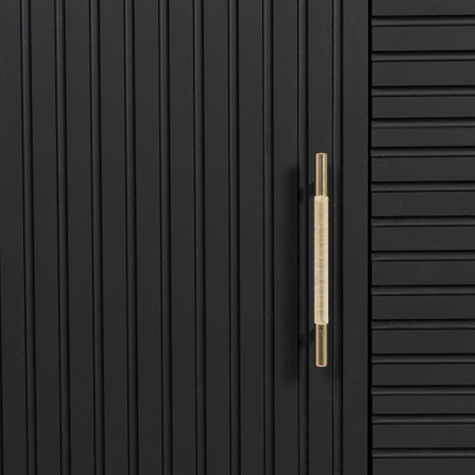 Sally Black, komoda
