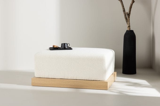 Ivy pufas – stačiakampis, white bouclé audinys, MDF rėmas