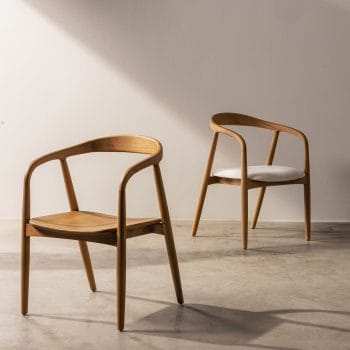 Ludvika valgomojo kėdė – apvalios formos, iš raudonmedžio, su ergonomiška sėdyne ir natūraliu paviršiumi.