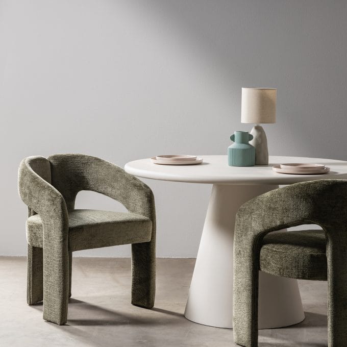 Castelo Green valgomojo kėdė – žalias minkštas apmušalas, apvalios formos dizainas ir šiuolaikinė elegancija valgomojo zonai.