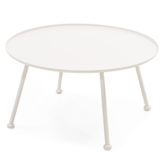 „Marinelli Beige“ lauko baldų komplektas su sofa, foteliais ir apvaliu stalu, pastatytas šviesioje terasoje.