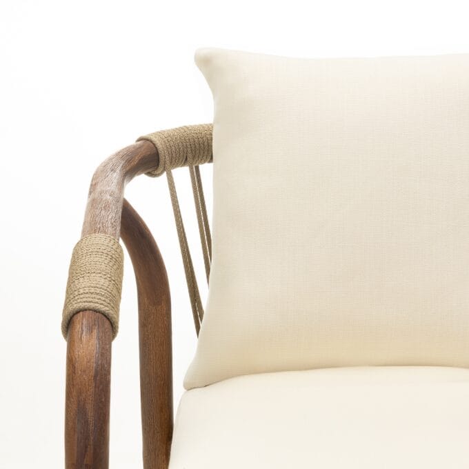 Rovigo Beige lauko baldų komplektas – Superstone stalas ir akacijos medienos pintos kėdės terasai