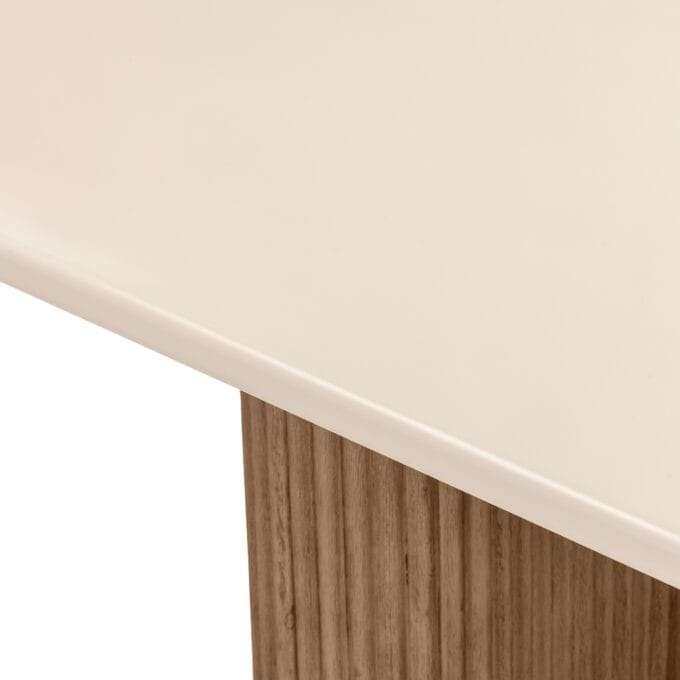 Rovigo Beige lauko baldų komplektas – Superstone stalas ir akacijos medienos pintos kėdės terasai
