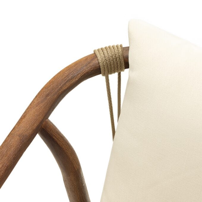 Rovigo Beige lauko baldų komplektas – Superstone stalas ir akacijos medienos pintos kėdės terasai