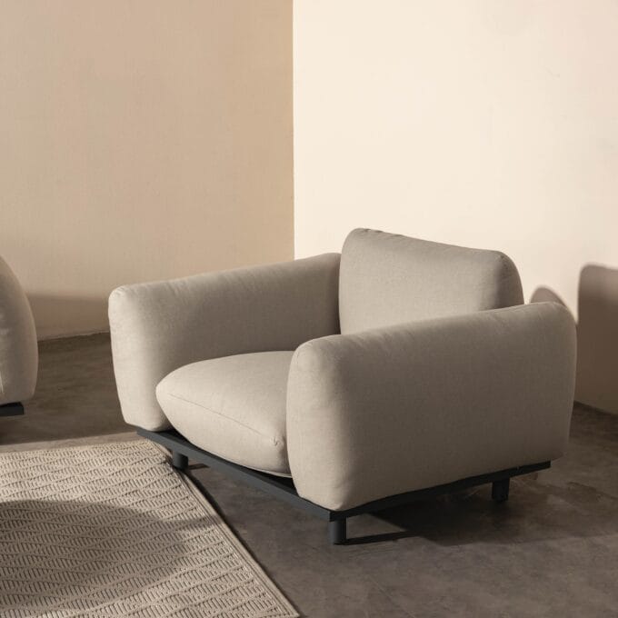 Santa Rosa Beige/Anthracite lauko baldų komplektas – su minkštomis pagalvėmis ir marmuro staliukais