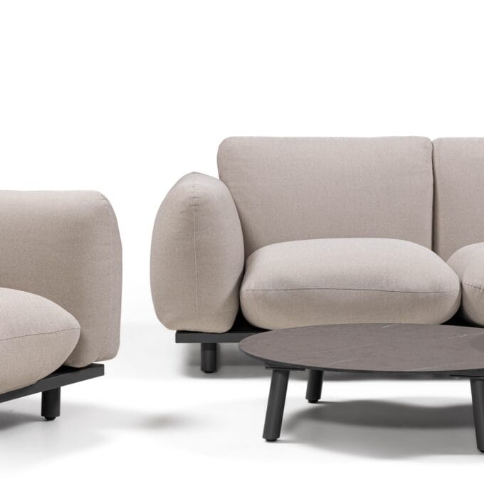 Santa Rosa Beige/Anthracite lauko baldų komplektas – su minkštomis pagalvėmis ir marmuro staliukais