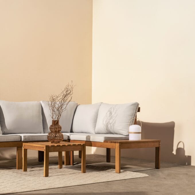 Familis lauko baldų komplektas su pilka sofa ir staliuku