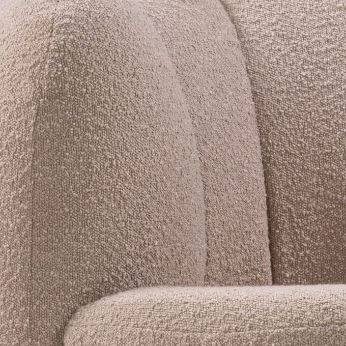 Krey Boucle Beige fotelis su apvaliomis formomis ir auksiniu pagrindu