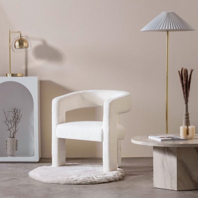 Poilsio krėslas Lory Boucle Cream – apvalus atlošas, boucle audinys, cream spalva