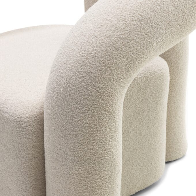 Merry fotelis – boucle audinys, cream spalva, išraiškingos apvalios formos