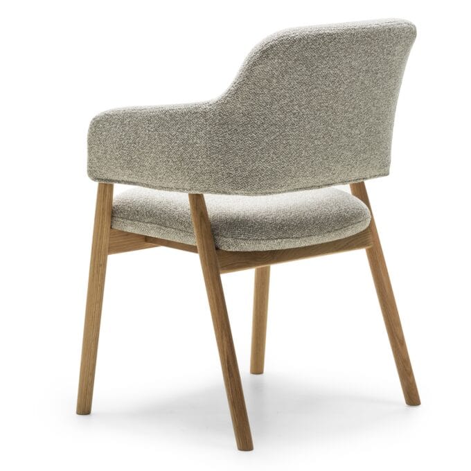 Sanremo Grey Boucle kėdė – patogi kėdė su buklė audiniu ir ąžuolo kojomis