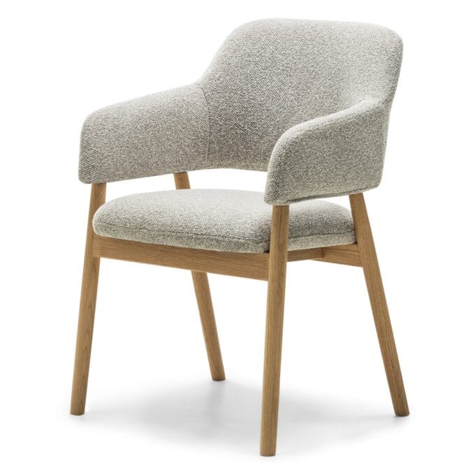 Sanremo Grey Boucle kėdė – patogi kėdė su buklė audiniu ir ąžuolo kojomis