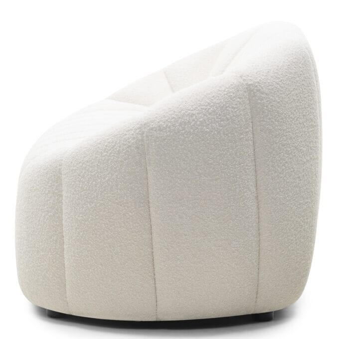 Caballo sofa, šviesiai smėlio spalvos, su apvaliomis formomis ir minkštu atlošu