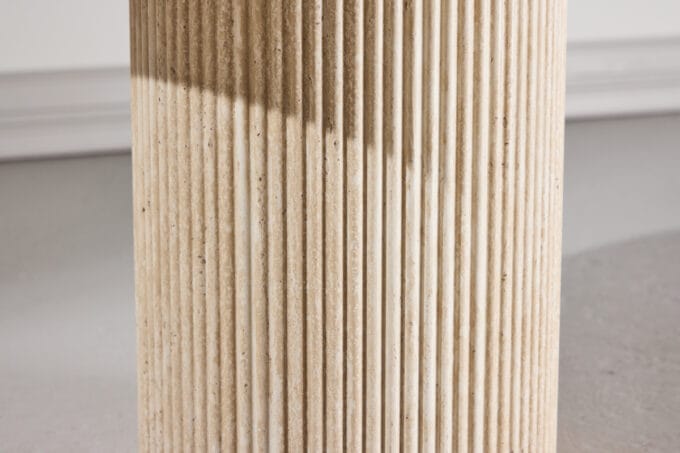 Krille apvalus šoninis staliukas 60 cm, travertino išvaizdos