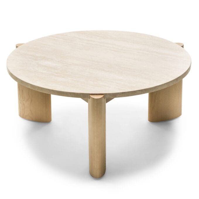 Medley kavos staliukas su travertino paviršiumi ir uosio kojelėmis, 90 cm