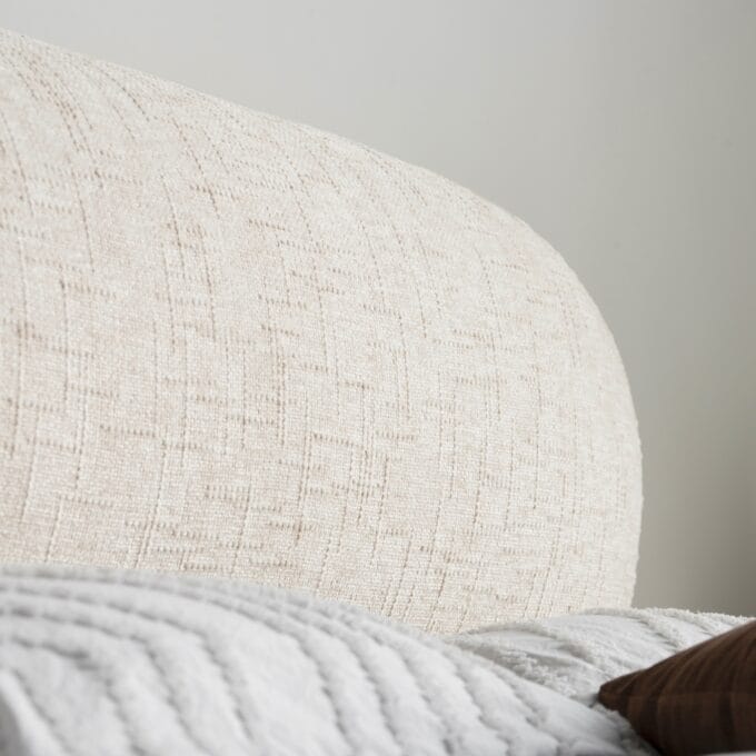 Avola beige lova su aukštu 21 cm apvaliu galvūgaliu ir patalynės dėže