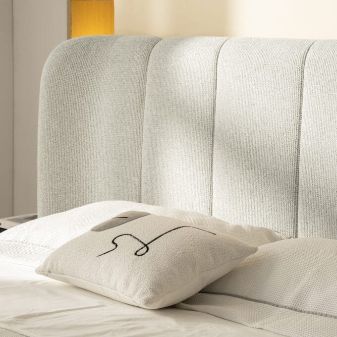 Snoovia beige lova 160x200 su aukštu galvūgaliu ir patalynės dėže.