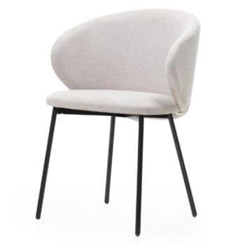 Adrano Dark Beige kėdė iš šviesaus audinio su apvaliu atlošu ir juodo metalo kojelėmis