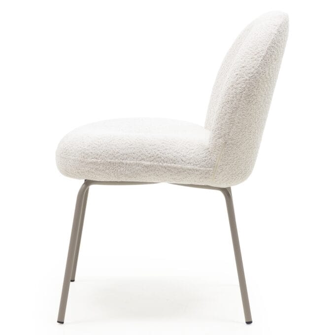 Fiori Beige Bouclé kėdė smėlio spalvos su apvaliu atlošu ir metalinėmis kojelėmis