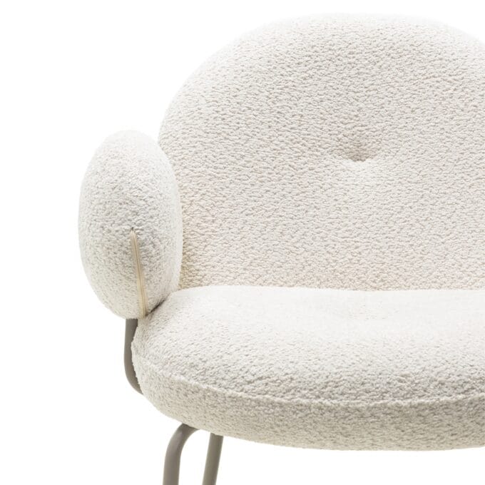 Fiori Beige Bouclé krėslas šviesaus audinio, su apvaliu atlošu ir porankiais