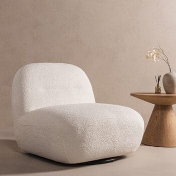 Giorgia Cream Bouclé fotelis su apvaliomis formomis ir švelniu kreminės spalvos audiniu