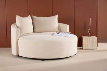 Kelso Beige apvali sofa – trijų vietų, šviesi, modernaus dizaino