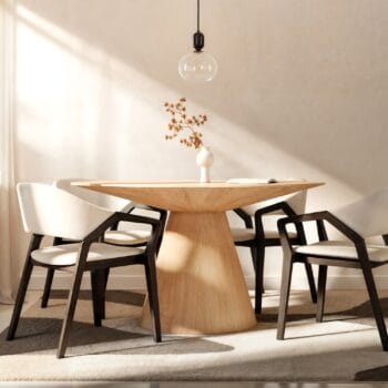 Kiruna Oak apvalus valgomojo stalas su natūralaus ąžuolo faneruotu stalviršiu ir kūgio formos pagrindu