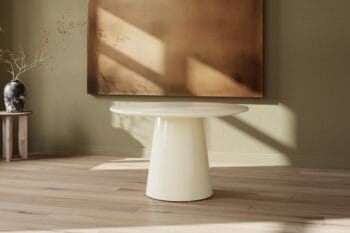 Lanzo Glossy apvalus valgomojo stalas Ø120 – blizgus off-white paviršius, modernus dizainas, MDF