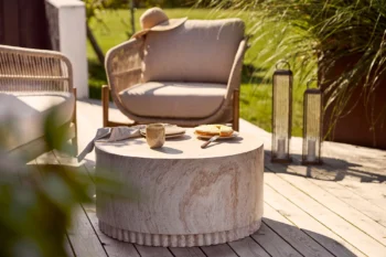 Bonn travertino imitacijos lauko kavos staliukas 75 cm su dekoratyviu vertikaliu pagrindu