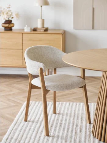 Dunkirk Comfort valgomojo kėdė su porankiais ir minkšta sėdyne sand spalvos