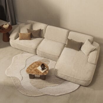 Lys Cream Beige vilnos kilimas su organiška forma ir reljefiniu sluoksnių efektu